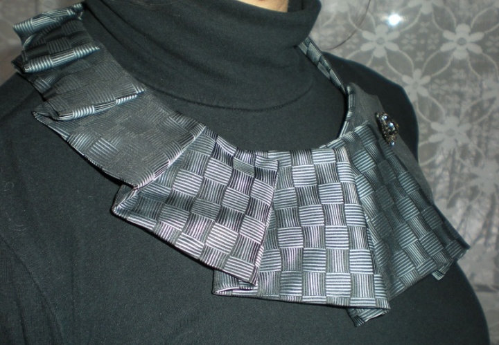Feminine accessory picture no. 2