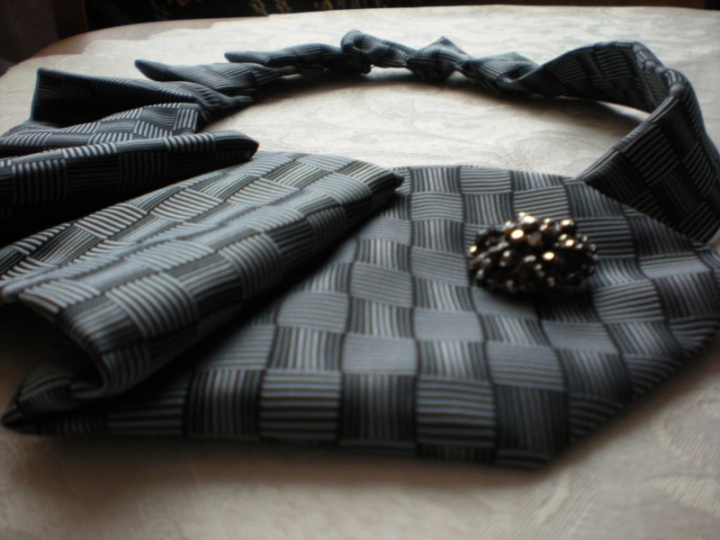 Feminine accessory picture no. 3
