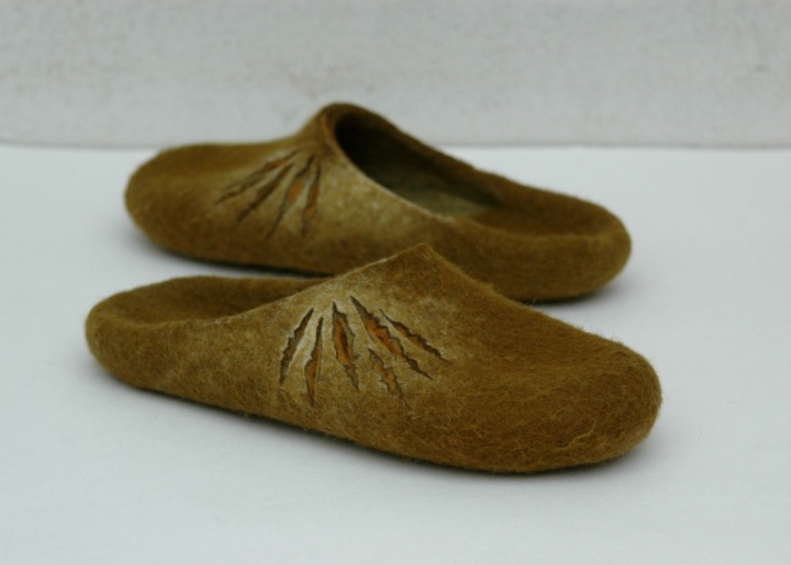Autumnal green slippers picture no. 2