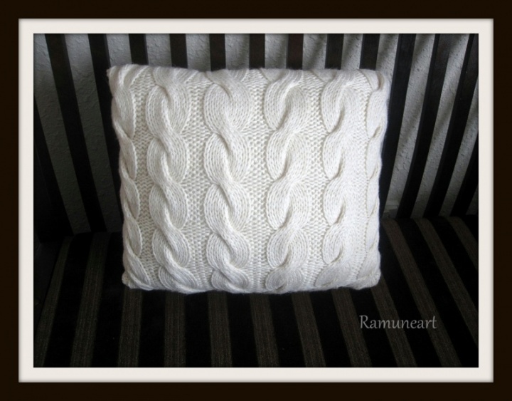Knitted pagalvė_2