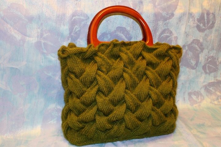 Woven handbag pyniuota