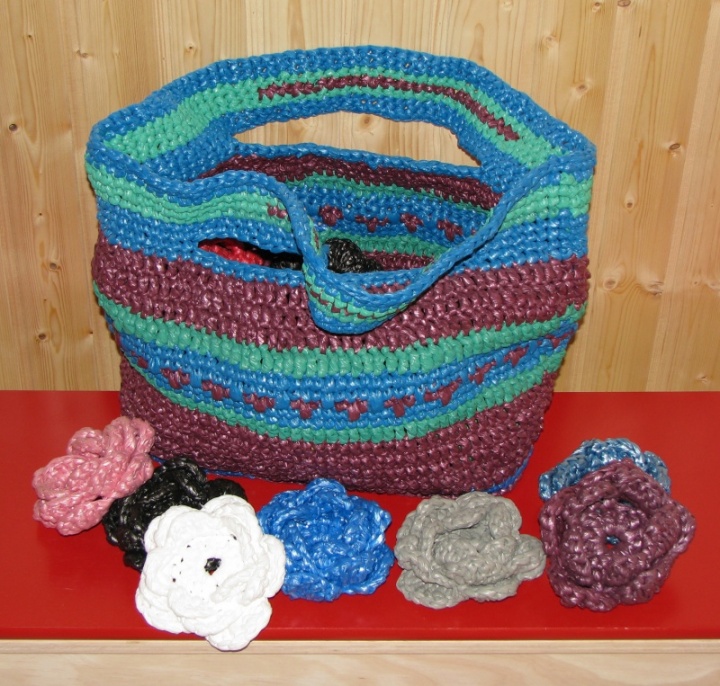 Basket and flower color picture no. 2