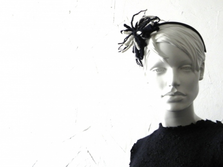 Hair hoop with Velta flower.