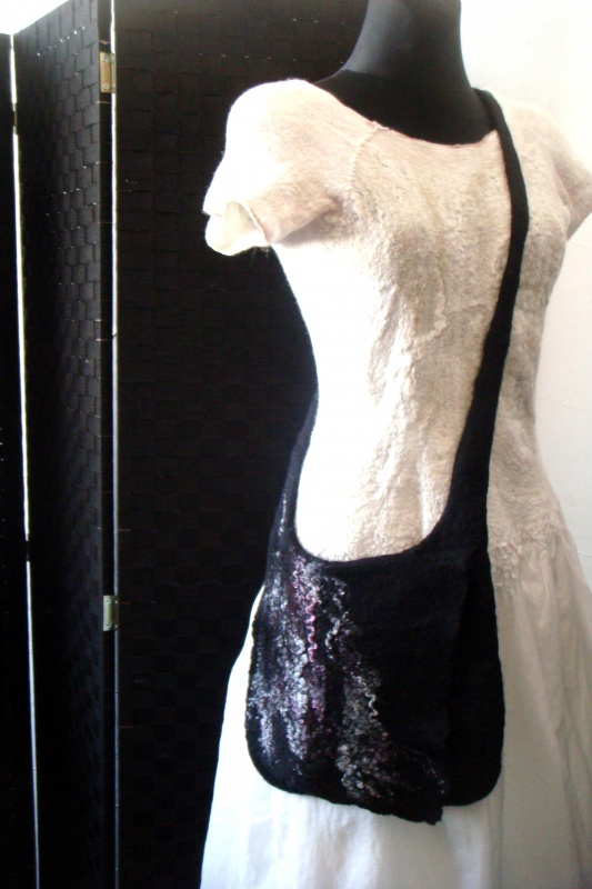 Velta black merino wool by hand