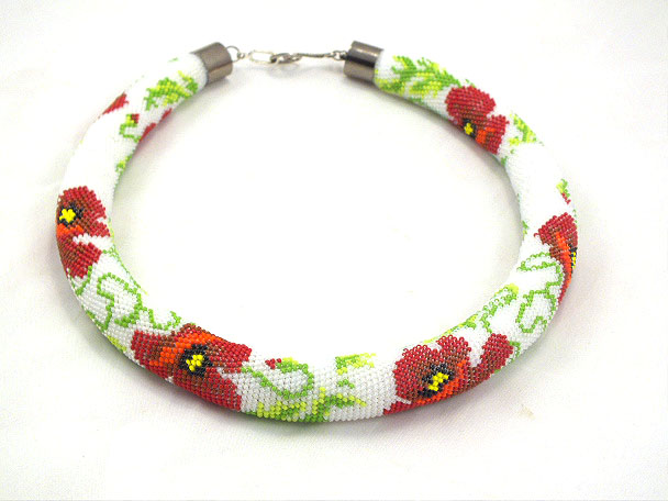 Crocheted bead necklace with poppy seeds