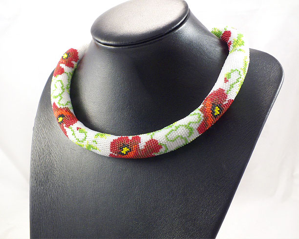 Crocheted bead necklace with poppy seeds picture no. 2