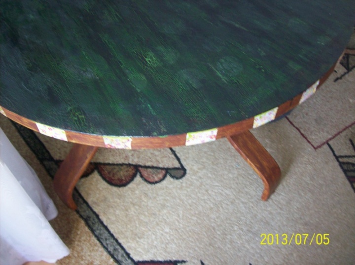 table " lizard skin " picture no. 2