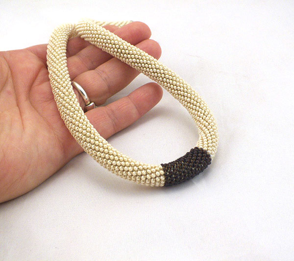 Beige crocheted necklace picture no. 2