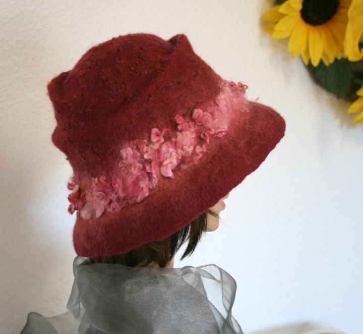 Hat " pink curls " picture no. 3