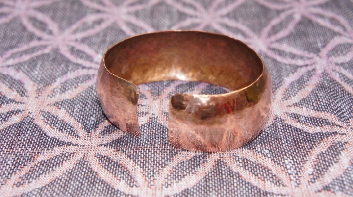 The copper bracelet (cover) picture no. 2