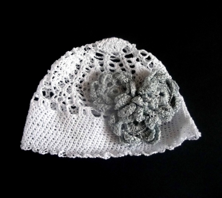 Baby kepurytė krikštynom