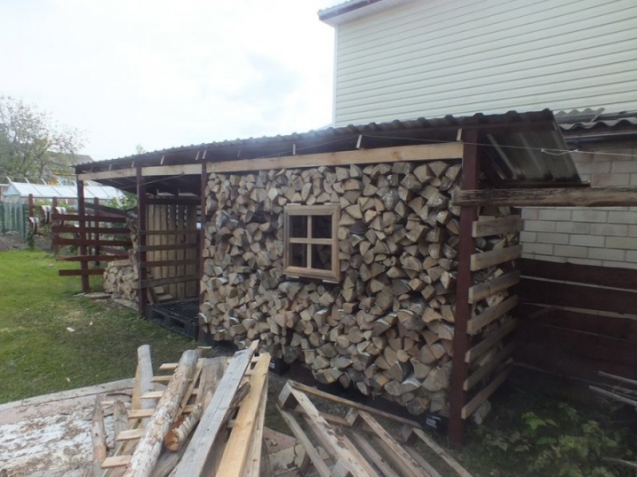 Accent firewood