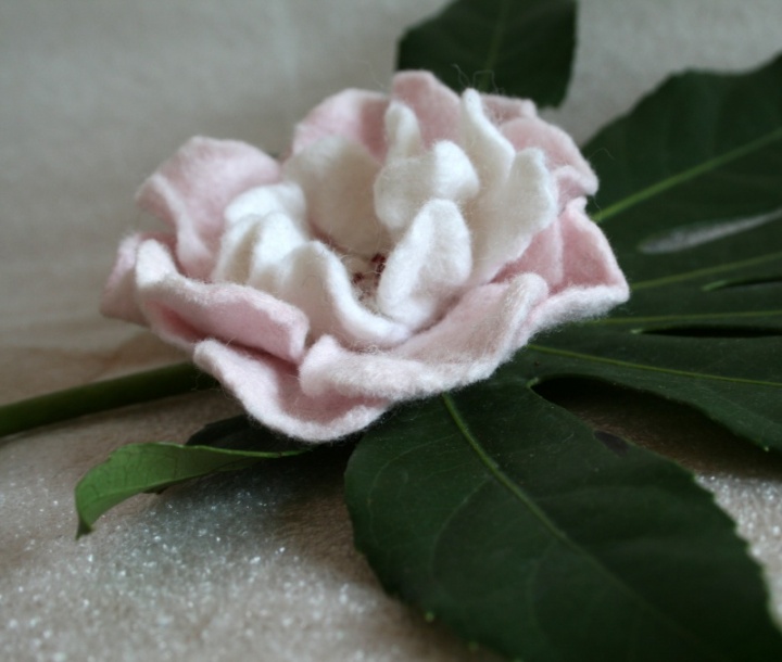 Brooch " Softness " picture no. 3