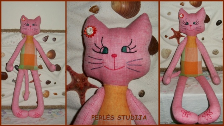 Linen kitty green-eyed