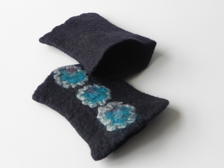 Felted wristlets " in blue bubbles " picture no. 2