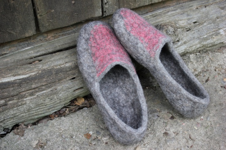 Organic gray slippers