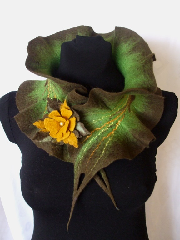 Brown green collar