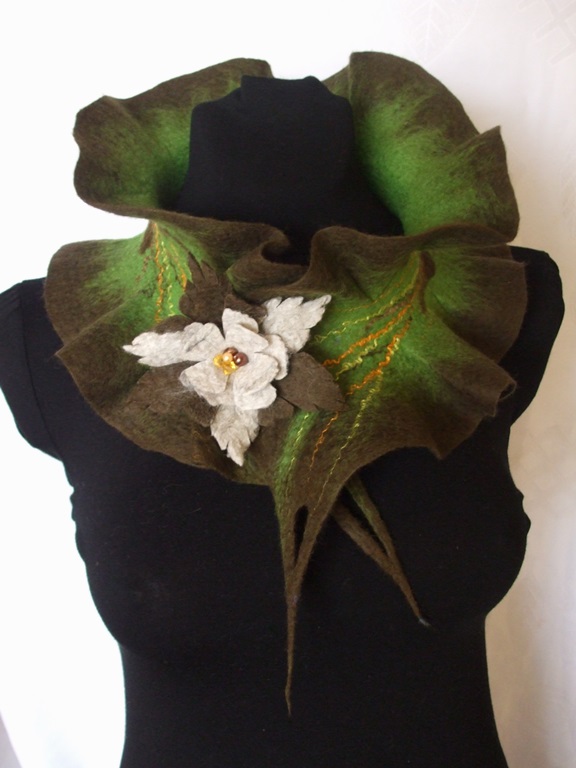 Brown green collar picture no. 2