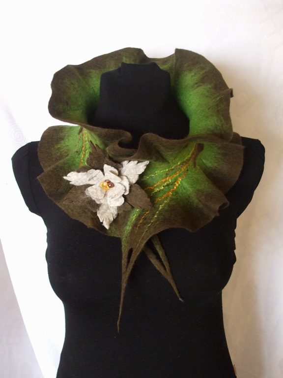 Brown green collar picture no. 3
