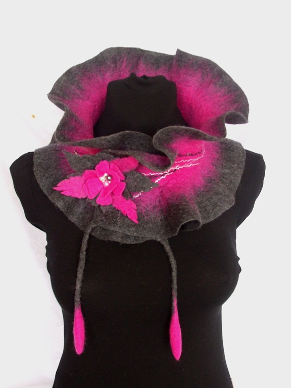 Grey cilkameno collar