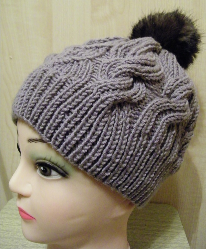 Grey hat with black pompons picture no. 2