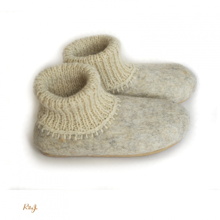 Natural wool slippers / wool boots