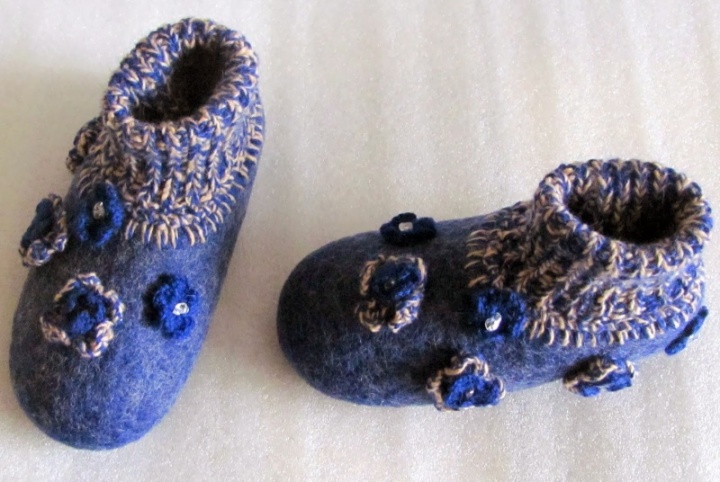 Blue with flowers, size 29.5