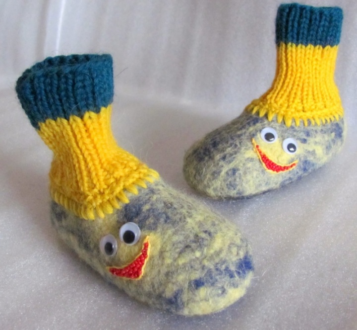 Felt shoes - smiley, size 21