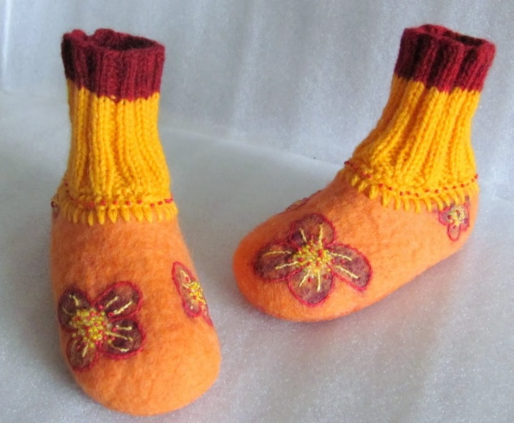 Felt shoes - orange with flowers 2