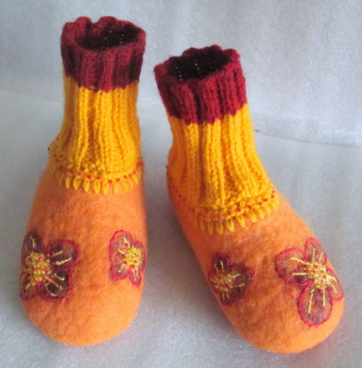 Felt shoes - orange with flowers 2 picture no. 3