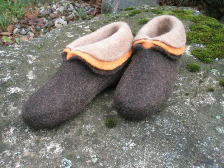 trispalvės