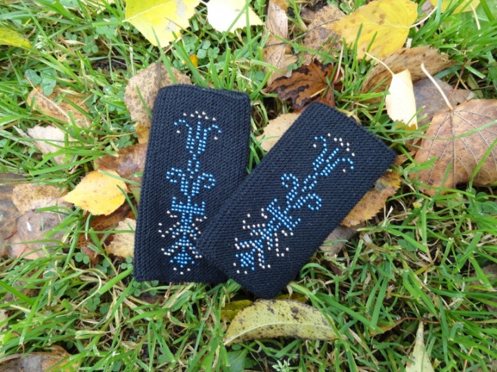 black wristlets