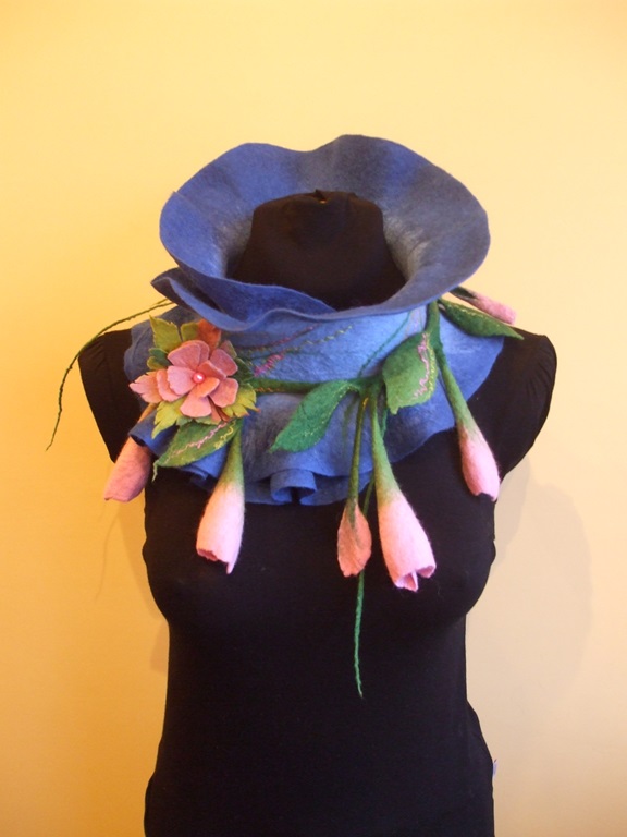 Blue scarf felting processes picture no. 2