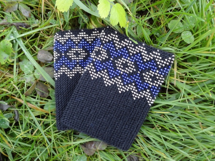 black wristlets picture no. 2