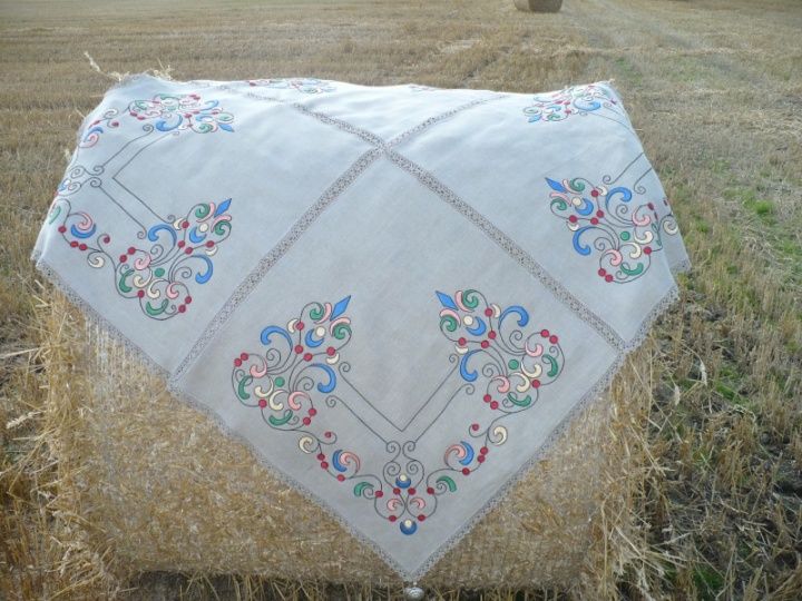 Natural linen embroidered lace picture no. 3