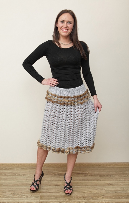 Gray poncho and skirt together picture no. 2