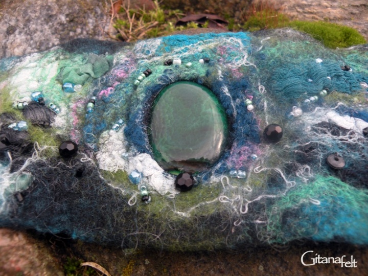 Felted bracelet " Cat eye " picture no. 3