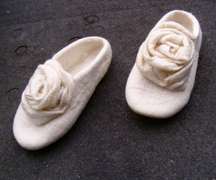 Feminine slippers