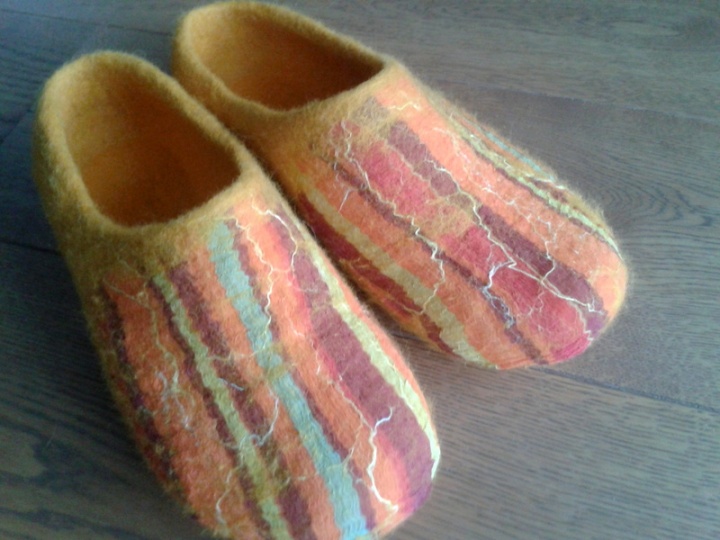 Striped slippers picture no. 2