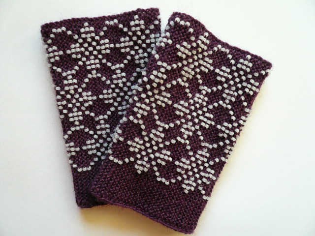 GP-475 violet-colored wristlets