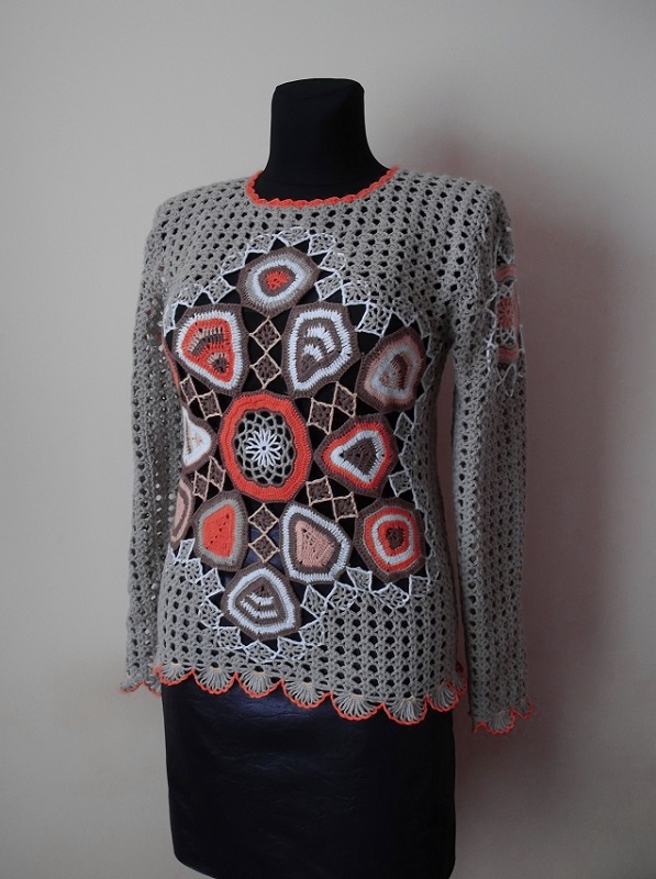 Blouse with pink motifs picture no. 3