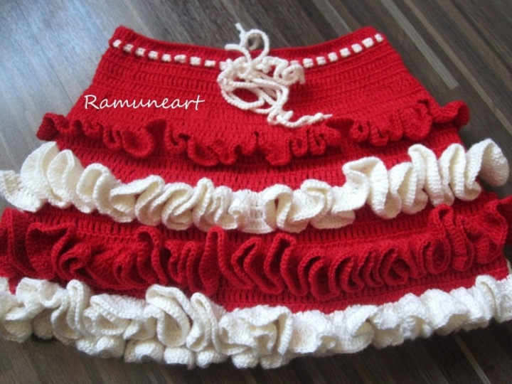 Crocheted skirt " ringlets "