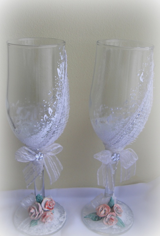 Decorated wedding glasses