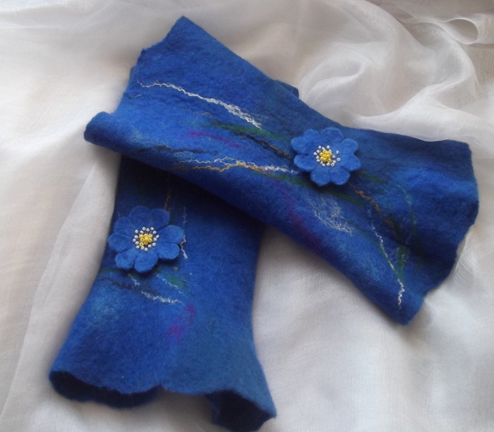 Kits with violets