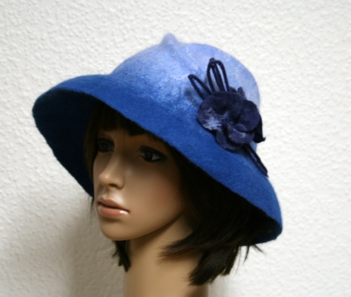 Hat " Žibučių paths "