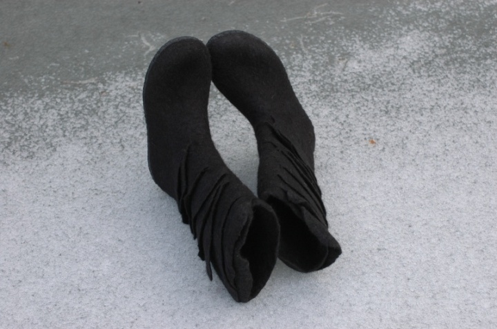 Black boots picture no. 2
