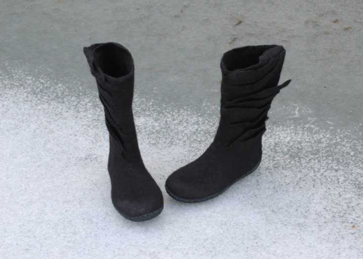 Black boots picture no. 3
