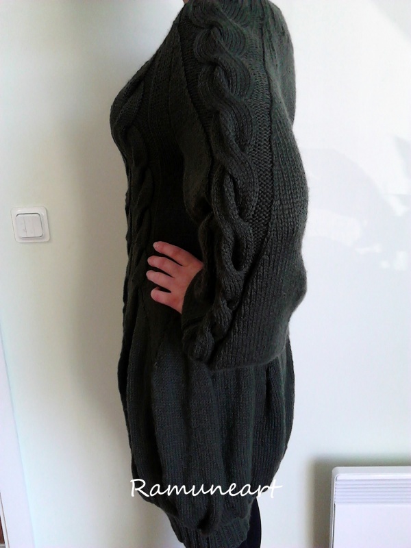 Moss-colored knit dress picture no. 3