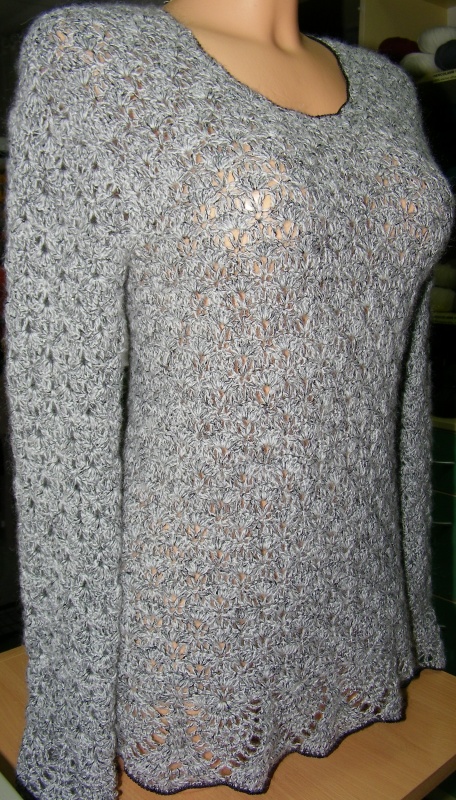 Silver-colored blouse with liureksu