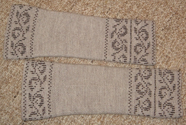 Long hand warmers